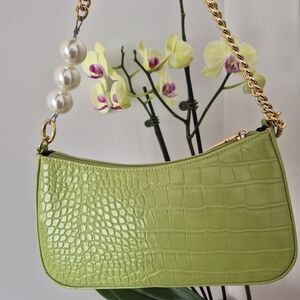 New Look Lime Crocodile-Embossed Shoulder Bag